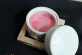 瓷器<em>包裝</em>的古法胭脂既美觀大方又弘揚了中華傳統瓷器文化
