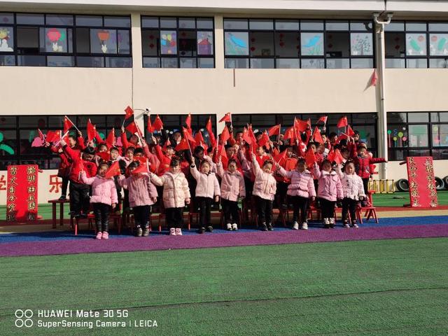 臨湘市坦渡<em>中心</em><em>幼兒園</em>：傳唱經(jīng)典紅歌 激發(fā)愛國情懷