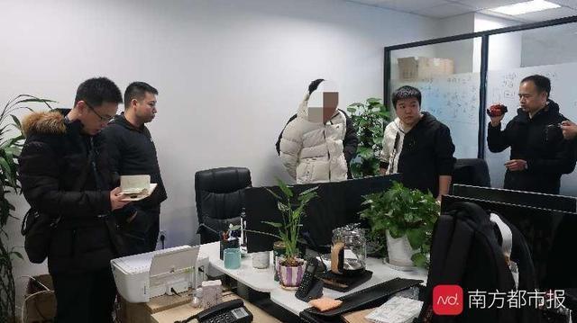佛山三水警方破獲一特大非<em>法制</em>售手機(jī)監(jiān)控軟件團(tuán)伙<em>案</em>