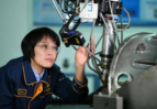 “大國工匠”<em>孫</em>紅梅：給飛機“心臟”做手術