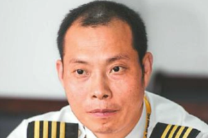 帶你了解中國(guó)機(jī)長(zhǎng)——?jiǎng)鹘?>
                    </div>
                    <div   id=