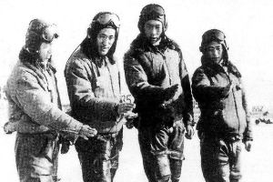 “<em>空中</em>拼<em>刺刀</em>”，拼出如今鋼多氣盈骨更硬——李世英中隊(duì)演練戰(zhàn)術(shù)