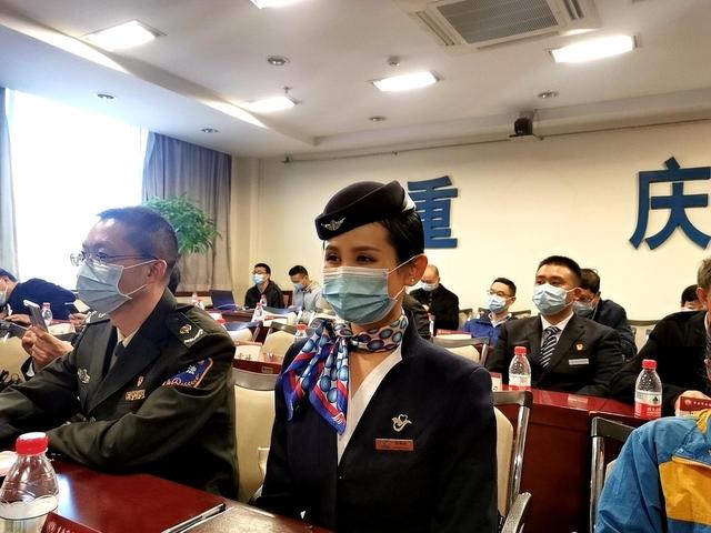 華夏<em>航空</em><em>乘務(wù)</em><em>長(zhǎng)</em><em>楊</em>璐遙獲授全國(guó)交通運(yùn)輸系統(tǒng)抗疫先進(jìn)個(gè)人