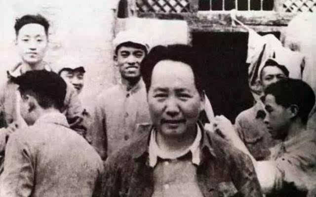 <em>俄語</em><em>翻譯</em>家?guī)熣埽好珴蓶|、周恩來、劉少奇、朱德等中央領(lǐng)導(dǎo)的俄文<em>翻譯</em>