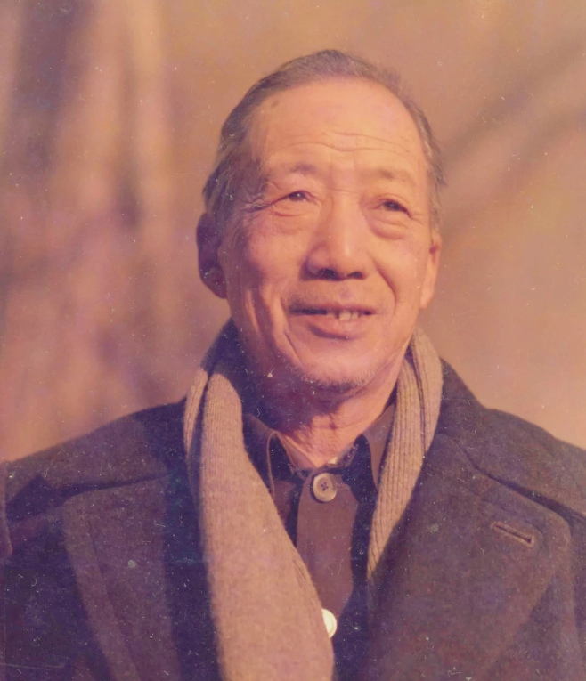 同濟(jì)大學(xué)教授陳從周：中國(guó)著名古建筑園林藝術(shù)學(xué)家