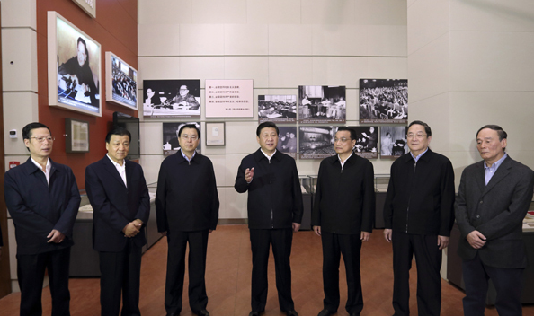 <em>習近平</em>和其他中央領導參觀大型展覽《復興之路》并<em>發(fā)表</em><em>重要講話</em>