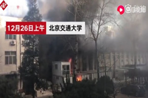 某高校實驗室進行垃圾滲濾液污水處理科研實驗期間，實驗<em>現(xiàn)場</em>發(fā)生<em>爆炸</em>