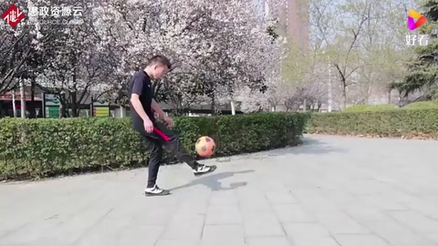 腳背正面顛球動作要領(lǐng)