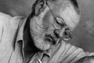 美國當代小說家，<em>諾貝爾</em><em>文學獎</em>獲得者—海明威
