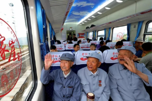 授課圖片—老區(qū)開(kāi)出幸福車(chē)
