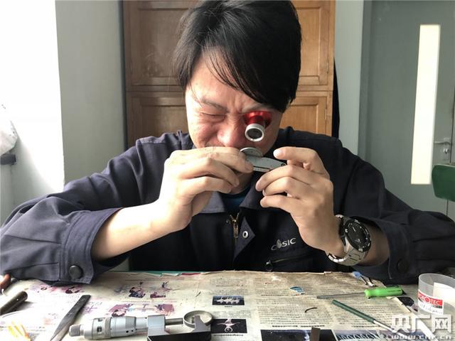 <em>授課</em><em>圖片</em>—航天<em>研磨</em><em>師</em>葉輝：誤差0.05微米 比智能機(jī)器精準(zhǔn)10倍