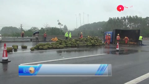 病車上路要不得！<em>螺絲</em><em>松動</em>導(dǎo)致方向盤失控， 貨車側(cè)翻！