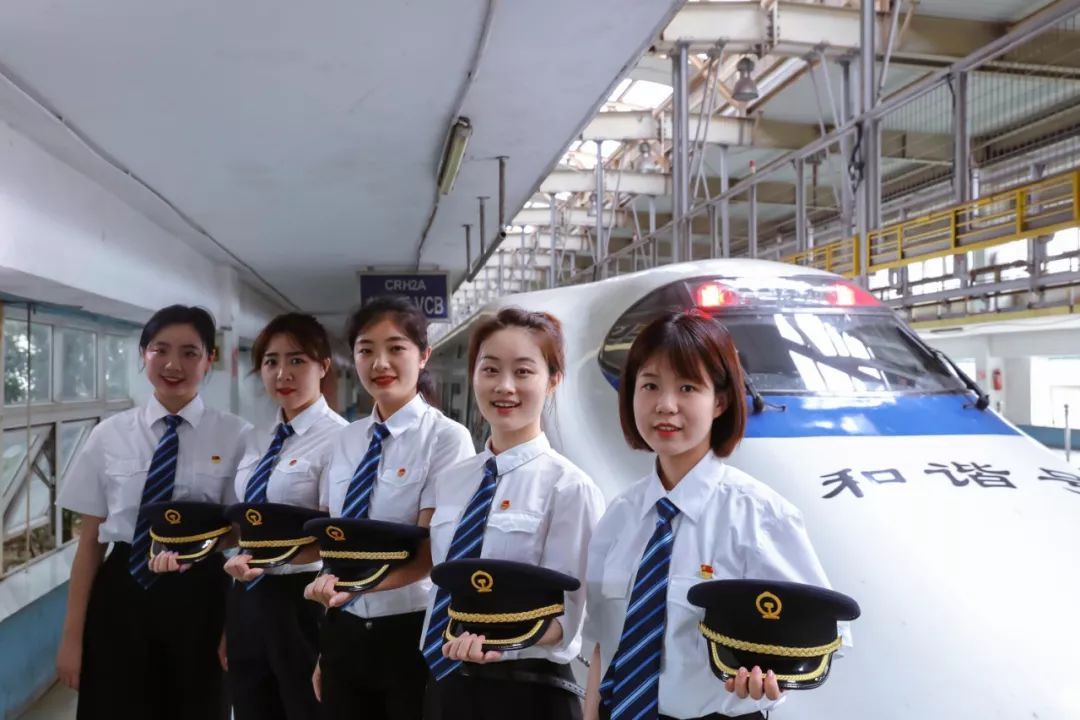 授課圖片—第一批女<em>火車</em><em>司機</em>駕駛三八號機車組，綻放巾幗力