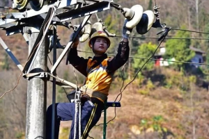 <em>授課</em><em>圖片</em>—女<em>電力</em><em>線(xiàn)路工</em>