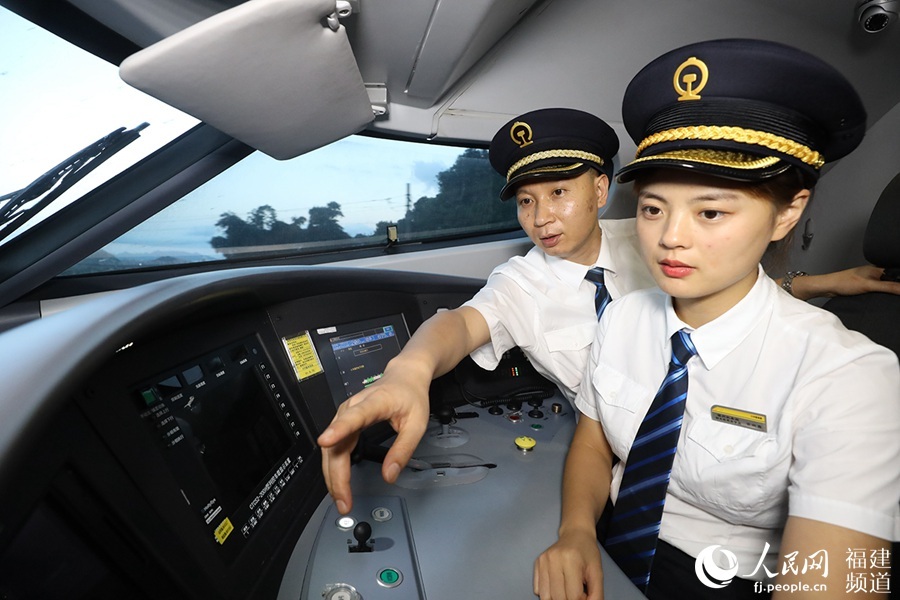 女動車組司機—<em>金</em><em>婉</em><em>鑫</em>