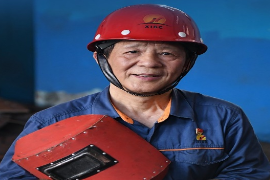 “七一勛章”獲得者<em>艾</em><em>愛國</em>：當(dāng)工人就要當(dāng)一個好工人