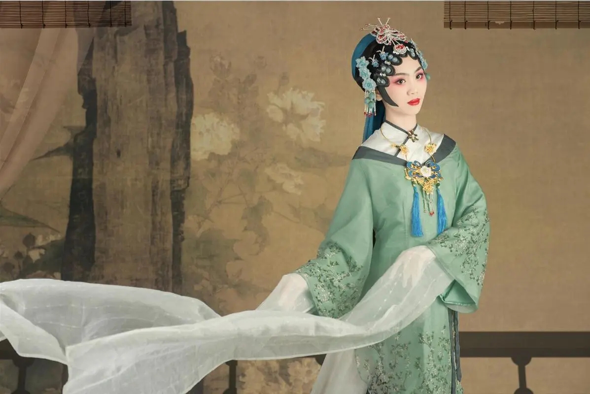 <em>戲曲</em><em>表演</em><em>專業(yè)</em>：《傳統(tǒng)經(jīng)典<em>戲曲</em>舞臺(tái)設(shè)計(jì)》<em>課程</em><em>思</em><em>政</em><em>案例</em>