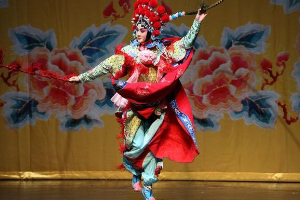 國家大劇院話劇《風雪夜歸人》戲中戲京劇《樊江關(guān)》<em>趟馬</em>
