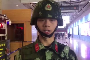 7秒KO襲擊者的武警小哥：我們的職責就是保衛(wèi)人民安全！