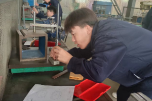嚴(yán)謹(jǐn)認(rèn)真