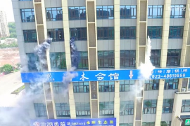 重慶黑科技！！<em>消防</em>無人機<em>滅火</em>救援，驚呆路人??！